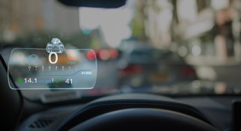 Hudly projektör ile otomobilde Head Up Display (HUD) konforu – video