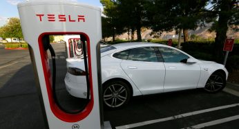 Tesla şarj istasyonlarını gereksiz işgal edenlerle uğraşacak