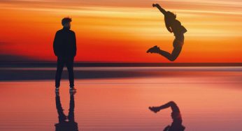 Klişe stok fotoğraflardan bıkanlar için: Jumpstory